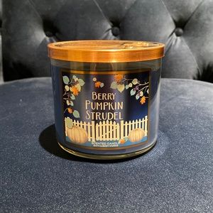 Bath and Body Works 3-Wick Candle - Berry Pumpkin Strudel